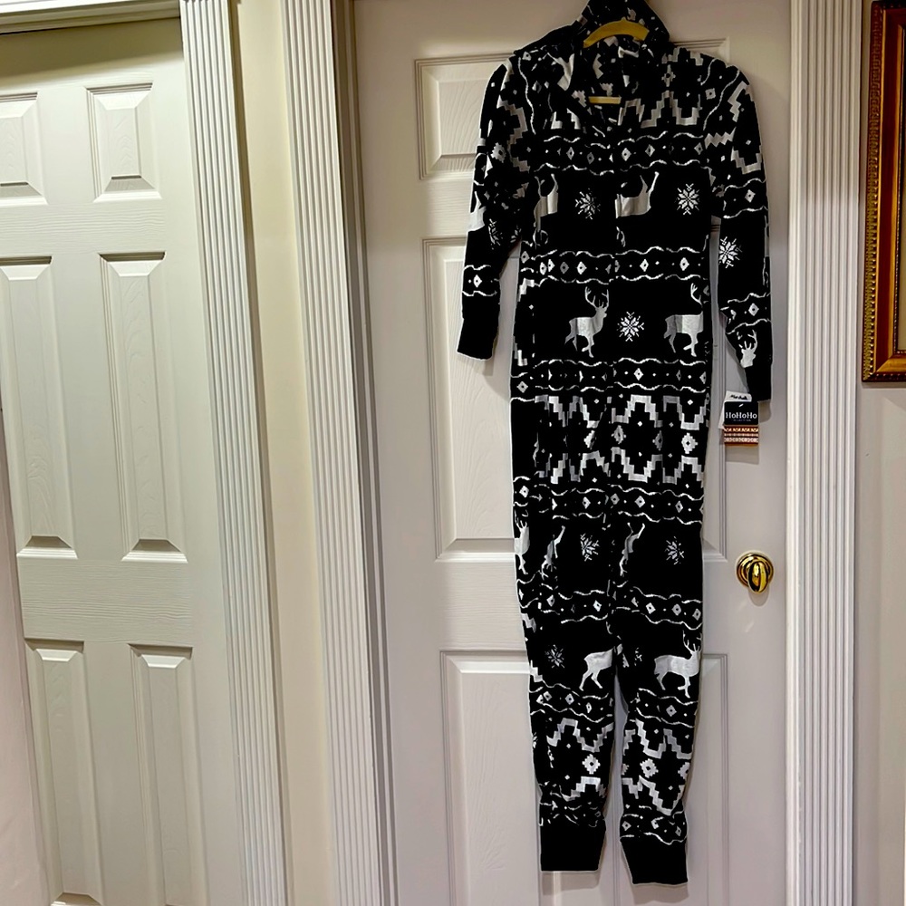 HoHoHo Collection sleepwear one piece with deer and snowflake in black/white